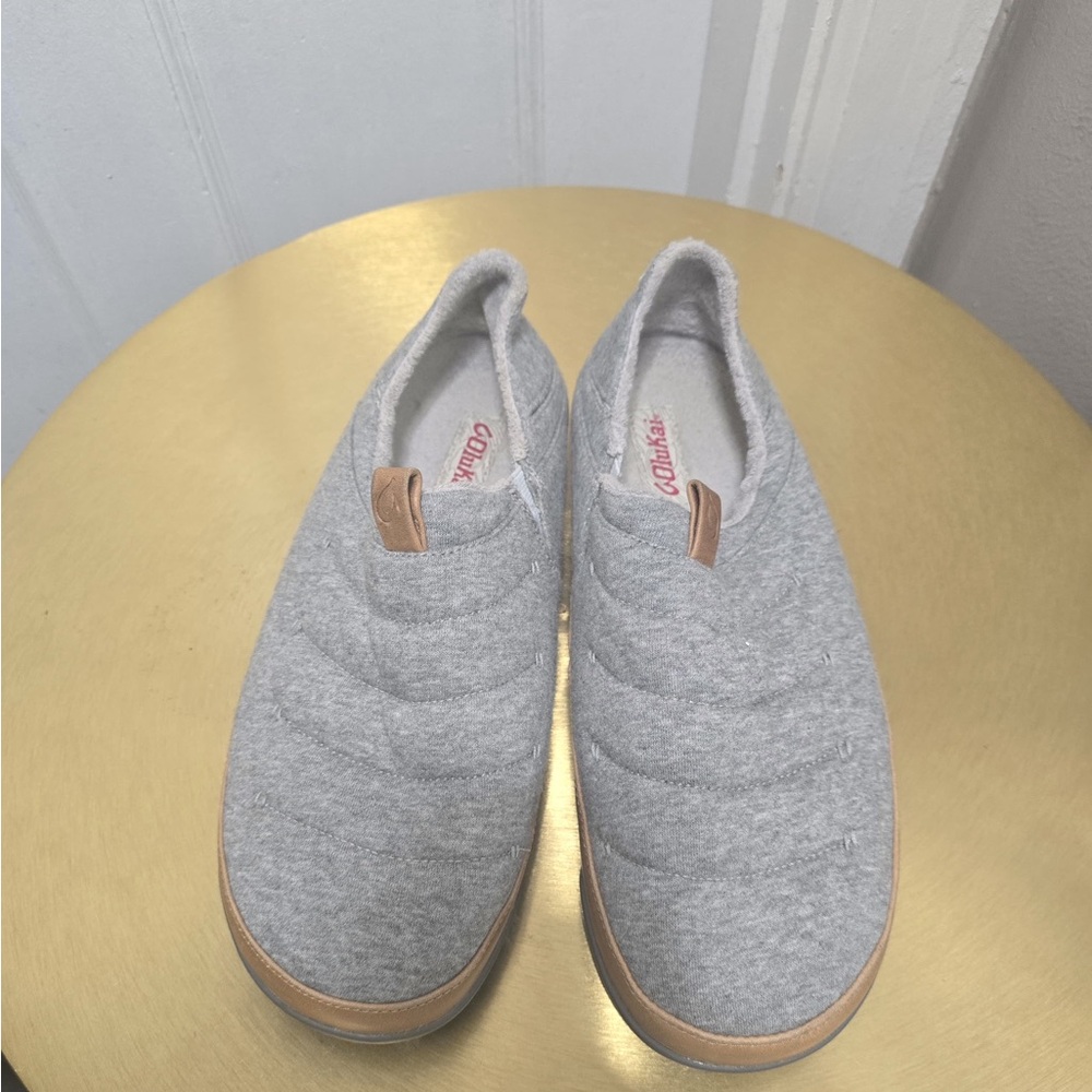 OluKai Mahana Convertible Quilted Slippers in gray. - Picture 9 of 9